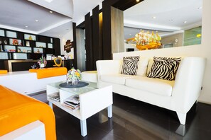 Área de estar no saguão