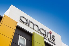 A building with the sign 'Amaris by Santika'. - Amaris Hotel Sriwedari Solo (Surakarta)