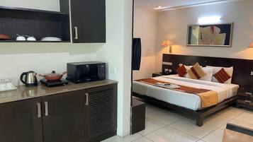 Suite Studio Supérieure | Coin cuisine privé | Micro-ondes, cafetiÚre/bouilloire, cuiseur de riz