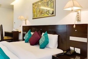 Suite Studio Supérieure | Draps en coton égyptien, literie de qualité supérieure, minibar, bureau