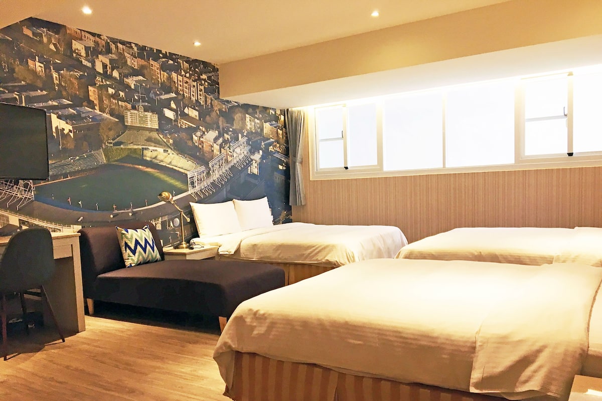 Daunenbettdecken, Schreibtisch, schallisolierte Zimmer, kostenloses WLAN