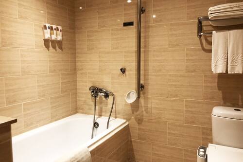 Family Quadruple Room | Bathroom
