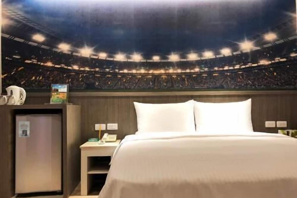 Daunenbettdecken, Schreibtisch, schallisolierte Zimmer, kostenloses WLAN