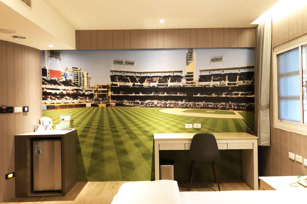 Daunenbettdecken, Schreibtisch, schallisolierte Zimmer, kostenloses WLAN