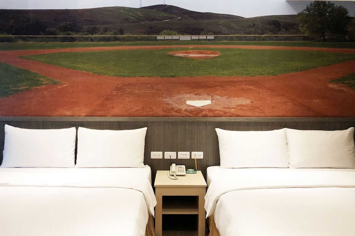 Daunenbettdecken, Schreibtisch, schallisolierte Zimmer, kostenloses WLAN