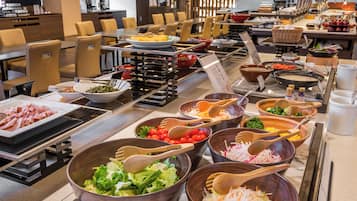 Daily buffet breakfast (JPY 1980 per person)