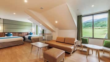 Renovated Family Pet Room, Non Smoking | Memory foam beds, in-room safe, free WiFi, bed sheets