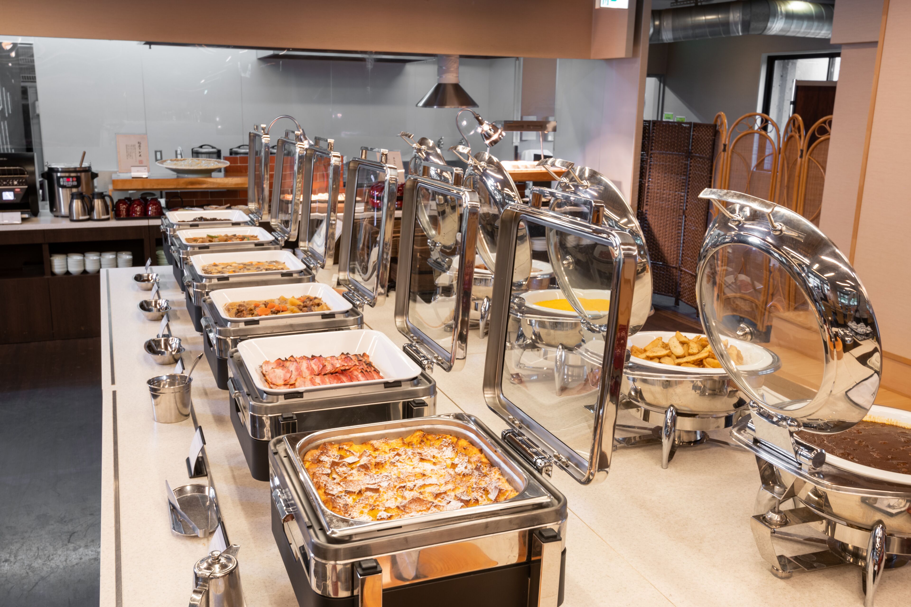 Daily buffet breakfast (JPY 1980 per person)