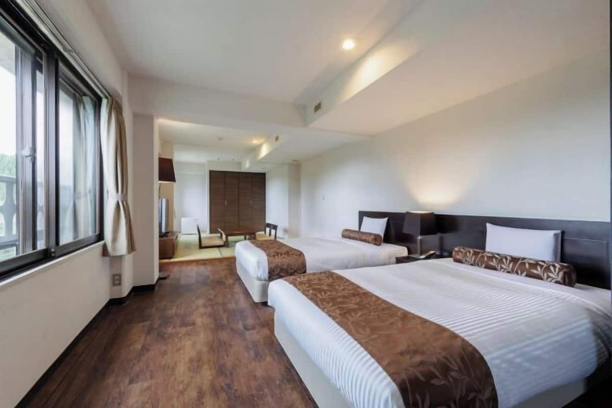 Memory-foam beds, in-room safe, free WiFi, bed sheets
