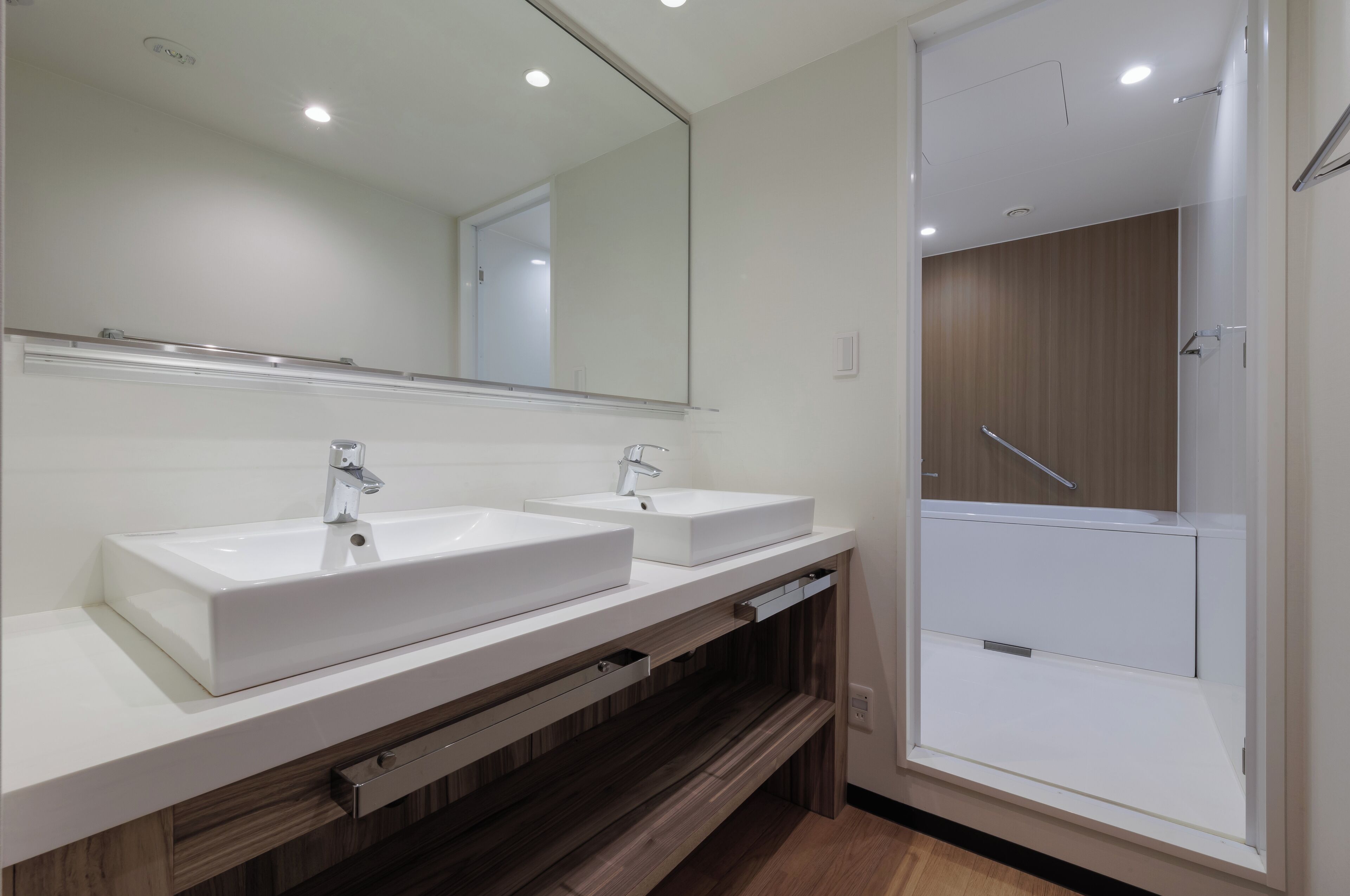 Deluxe Room, Non Smoking (Dog Friendly) | Busa memori, peti besi dalam bilik, Wi-fi percuma, cadar katil 