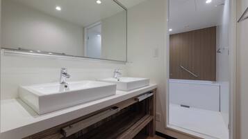 Deluxe Room, Non Smoking (Dog Friendly) | Busa memori, peti besi dalam bilik, Wi-fi percuma, cadar katil