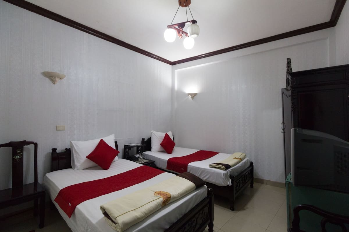 Superior Twin Room | Minibar, in-room safe, desk, soundproofing