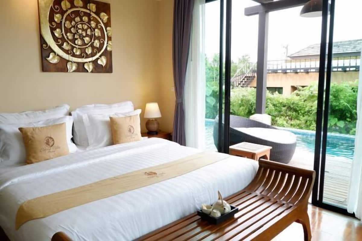 3 bedrooms, minibar, in-room safe, blackout curtains