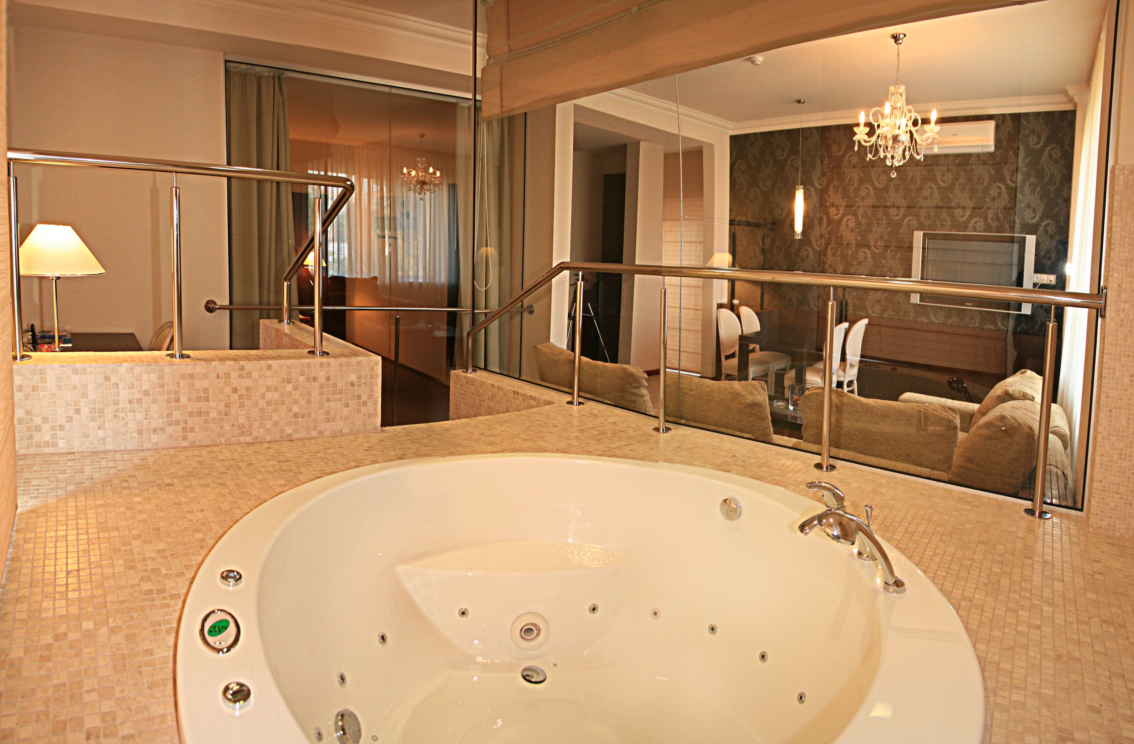 Suite | Jetted tub