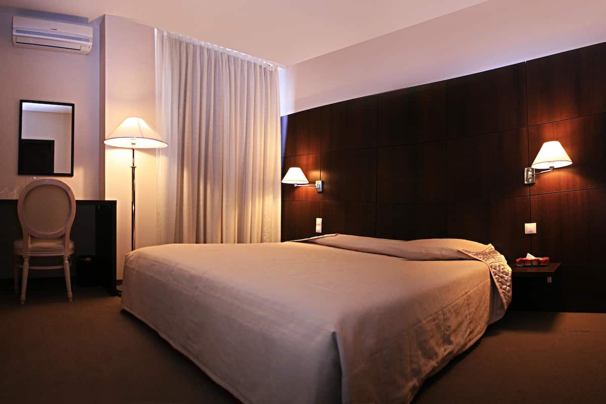 迷你吧、房內夾萬、書桌、隔音