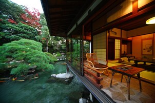 本館 105号室 沢潟 露天風呂付き和室 | 高級寝具、セーフティボックス (室内)、WiFi (無料)、ベッドシーツ