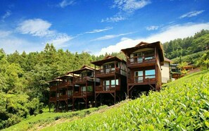 Exterior - Applause In The Mountain (Alishan)