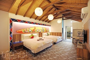 Habitación cuádruple Confort (Chalet ) | Cortinas opacas, wifi gratis, ropa de cama