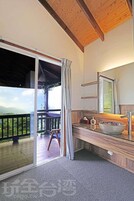 wooden house 2~4 people | Bathroom | Shower, hair dryer, slippers, towels