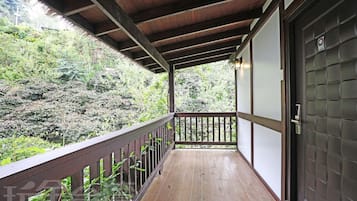 ์ปดํฌํธ ์ฟผ๋๋ฃธ (Chalet ) | ํ
๋ผ์ค/ํํฐ์ค
