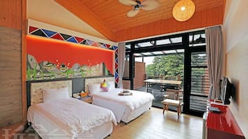 Blackout drapes, free WiFi, bed sheets