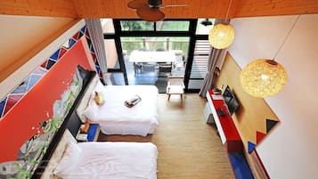 Loft suite for 2~5 people | Blackout drapes, free WiFi, bed sheets