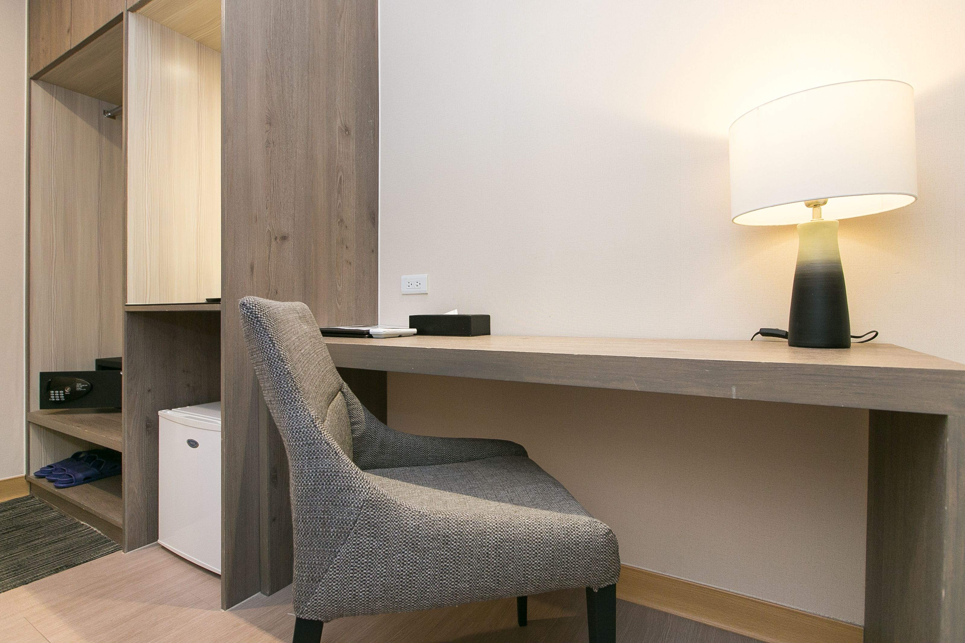 in-room safe, desk, laptop workspace, blackout curtains