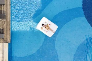 Outdoor pool - Green Lotus Hotel (Guilin)