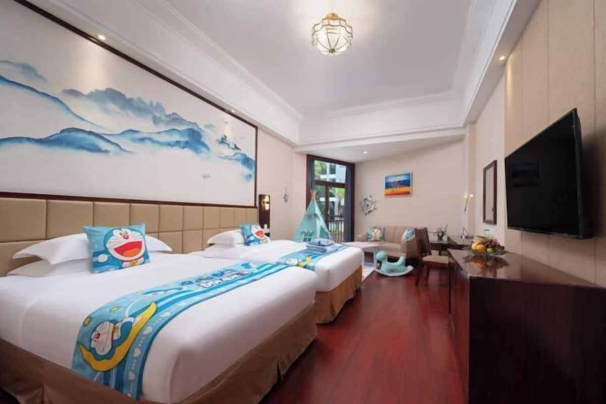 Cribs/infant beds, wheelchair access