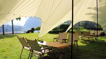 Tempat makan outdoor