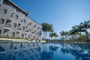 Outdoor pool - Green Lotus Hotel (Guilin)
