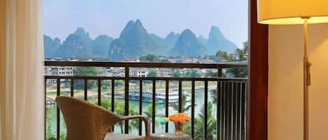 Cots/infant beds, wheelchair access