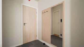 مكتب ومساحة عمل للكمبيوتر المحمول وأسرّة أطفال/رضّع وواي فاي مجانًا