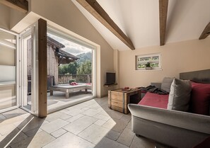 Family House, 2 Bedrooms, Fireplace, Mountain View | Terrace/patio