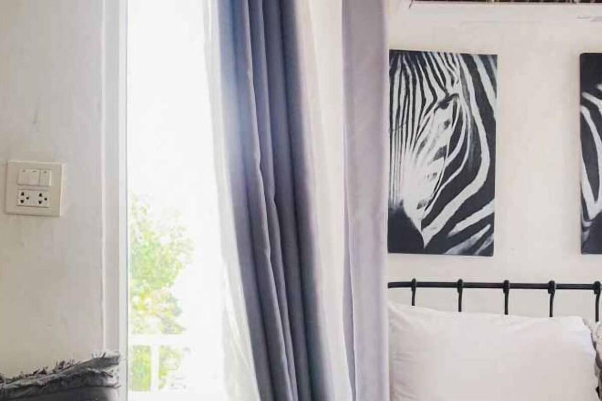 Mini-bar avec articles gratuits, décoration personnalisée