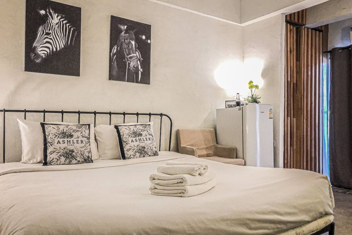 Minibar (some free items), blackout drapes, WiFi (free)
