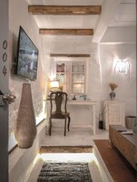 Artículos del minibar gratis y decoración personalizada 