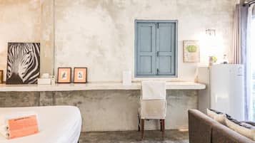 Deluxe King Room A | 1 室のベッドルーム、ミニバーのアイテム (無料)、客室ごとに異なる装飾、客室ごとに異なるインテリア