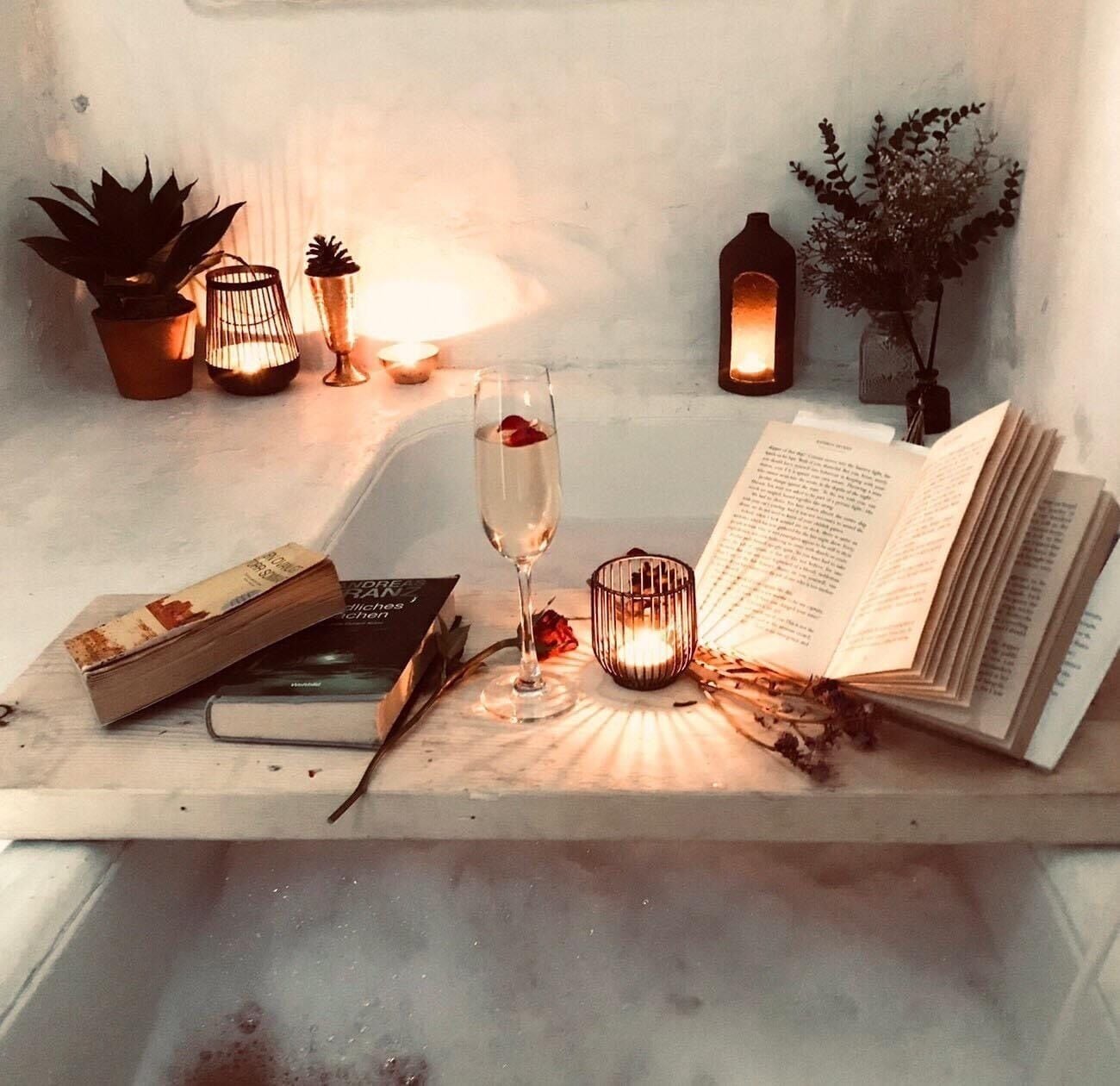 pool access room b | bathroom | combined shower/bathtub, rainfall showerhead, designer toiletries