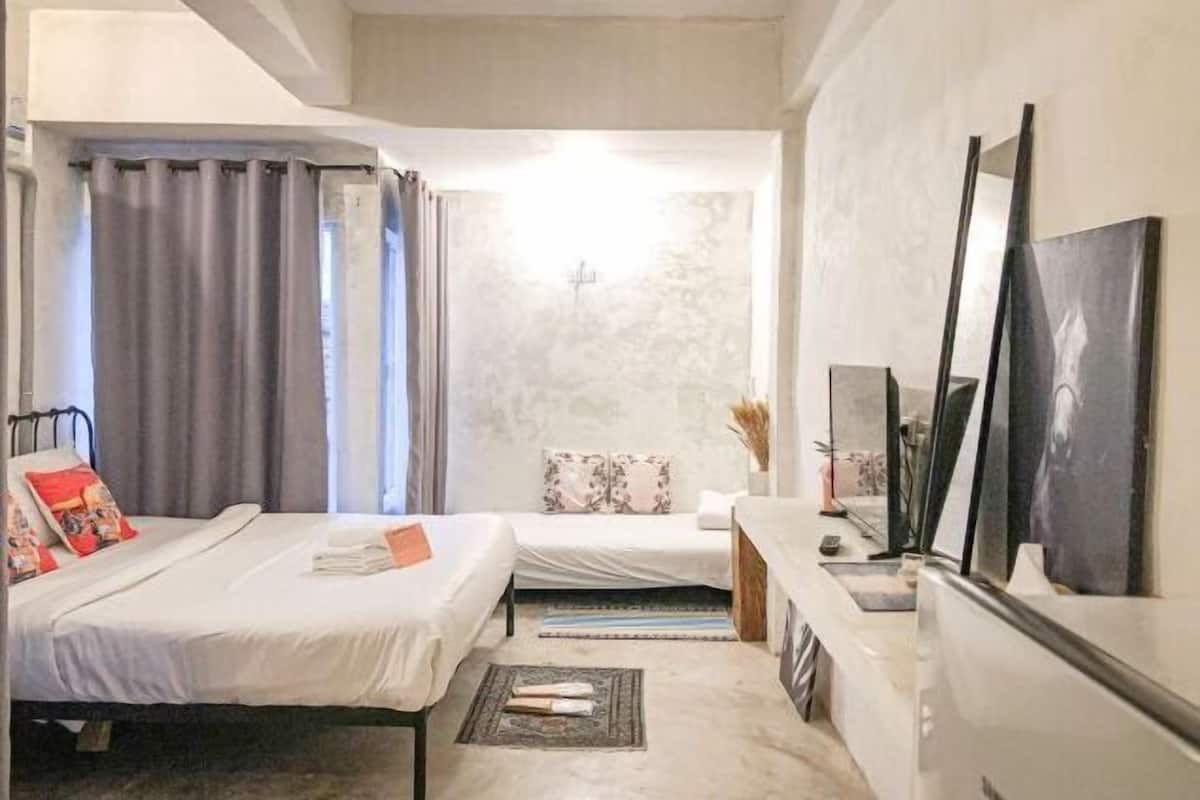 Minibar (some free items), blackout drapes, WiFi (free)