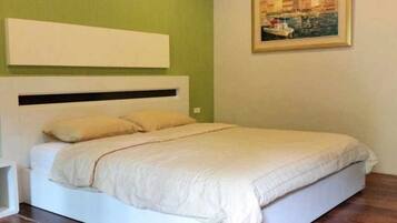 Superior Double Room | Minibar, desk, rollaway beds