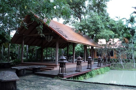 Terrace/patio. Raisailuang Resort