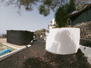 アパートメント 1 ベッドルーム バルコニー (D) | リビング エリア | 卓球台