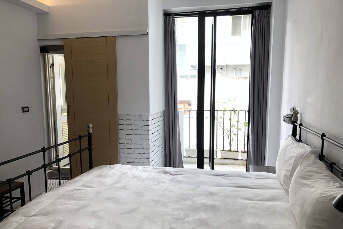 Premium bedding, free WiFi, bed sheets
