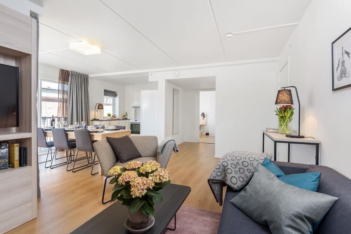 Business Apartment, 2 Bedrooms, Balcony | 2 bedrooms, soundproofing, iron/ironing board, cribs/infant beds