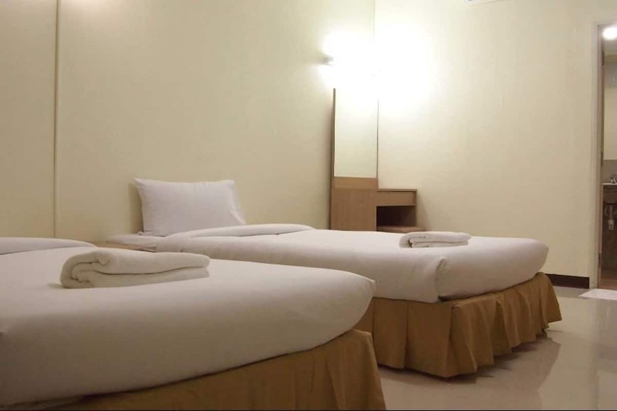 Standard Twin Room, 2 Twin Beds | Laptop workspace, free WiFi, bed sheets