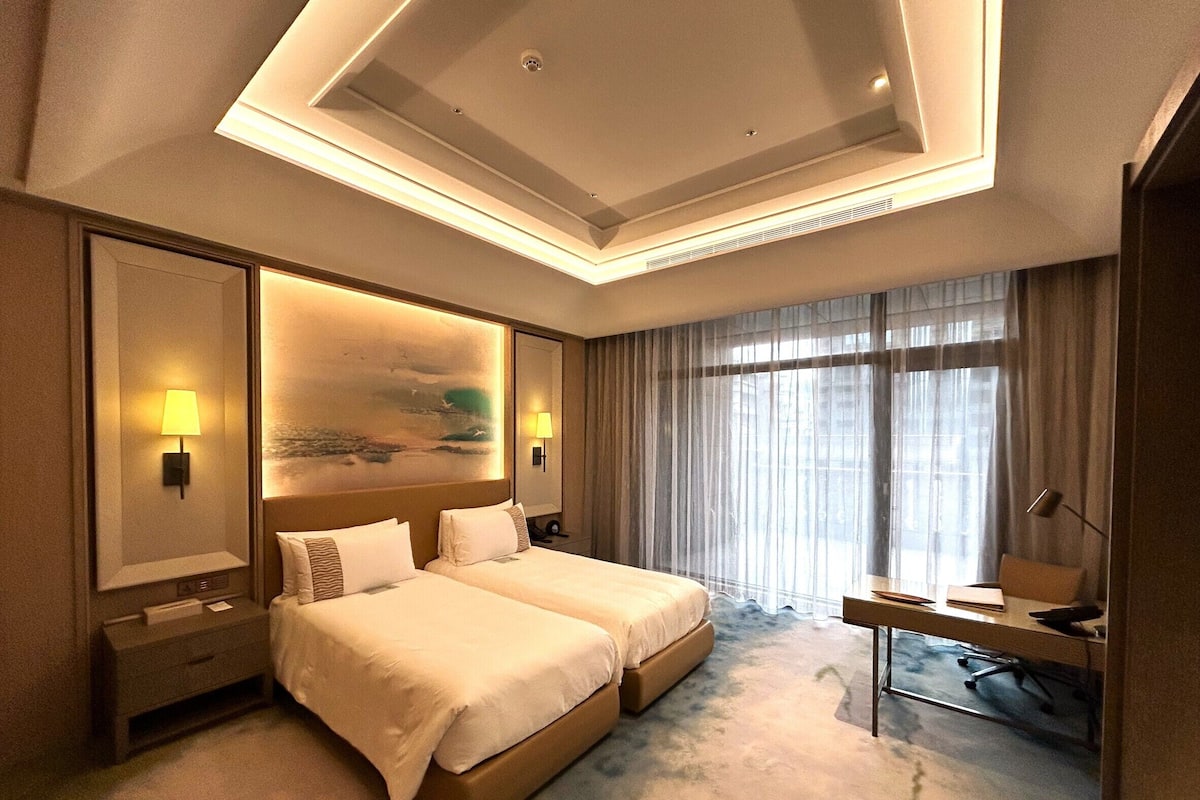 Executive Accessible Room, 2 Twin Beds (No Bathtub) | Egyptian cotton sheets, premium bedding, down comforters