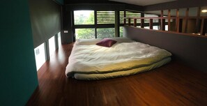 Desk, blackout drapes, free WiFi, bed sheets - Yes Villa (Luodong)