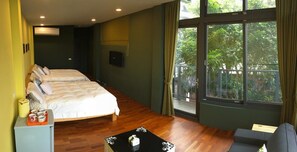 Desk, blackout drapes, free WiFi, bed sheets - Yes Villa (Luodong)