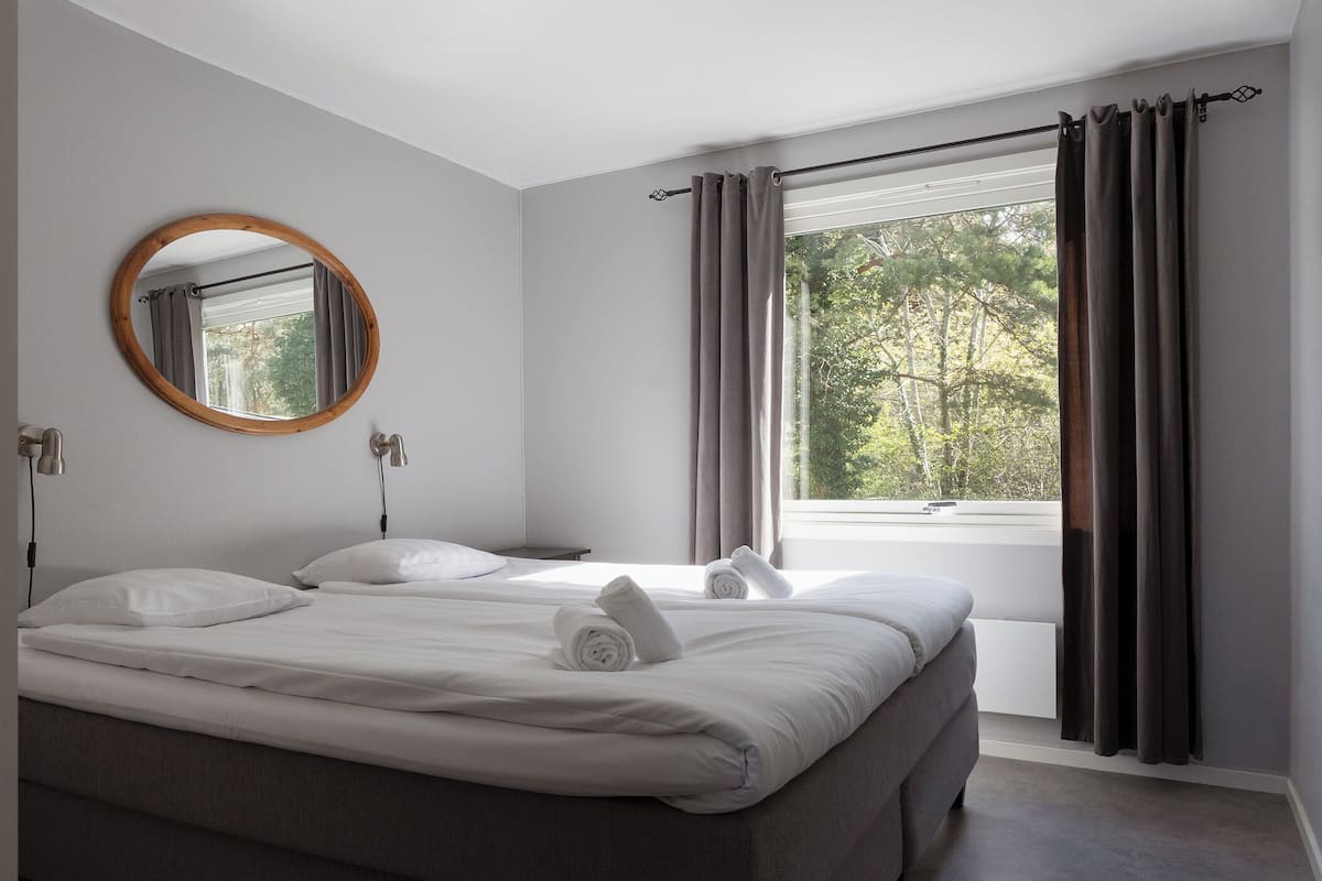 4 bedrooms, free WiFi, bed sheets